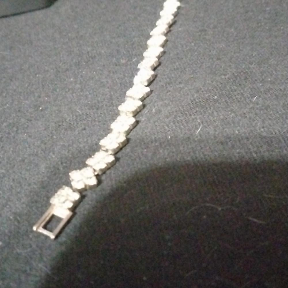 Petite Vintage 7" silver tone and rhinestone bracelet (sku 910) - Picture 5 of 8